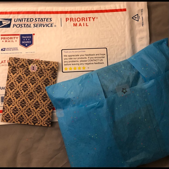 Make Me Offers! Meet your Posher, Nayeli D. - Picture 3 of 8